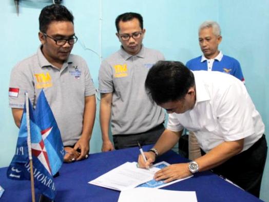 Hadad Resmi Lamar Demokrat