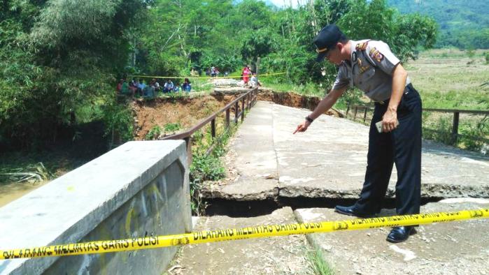 Habiskan Biaya Rp 200 juta, Jembatan Pabuaran Terancam Ambruk