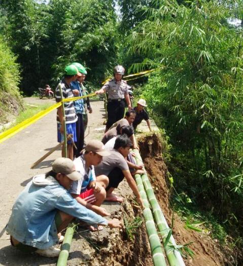 Akses Jalan Menuju 3 Desa Terancam Putus
