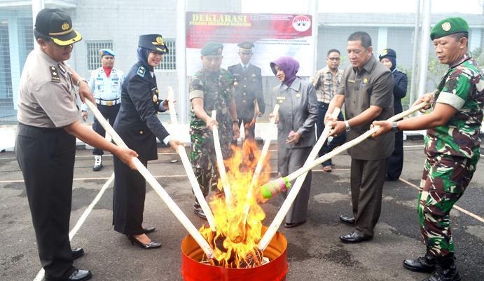 Puluhan Hape dan Barang Bukti hasil Operasi Dimusnahkan
