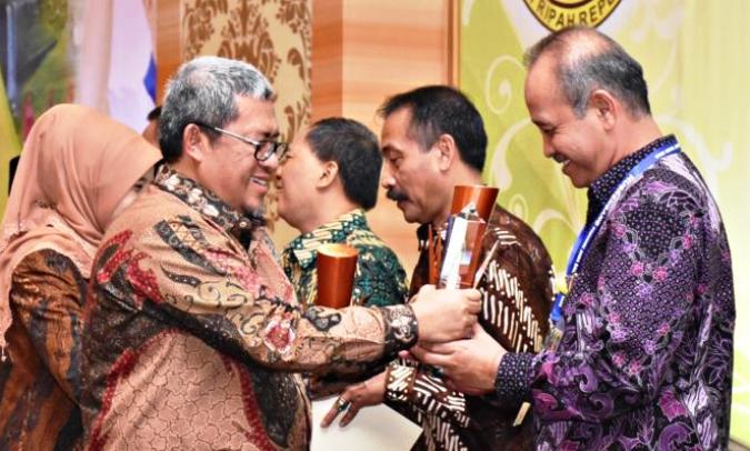 Kabupaten Bandung Raih Dua Penghargaan
