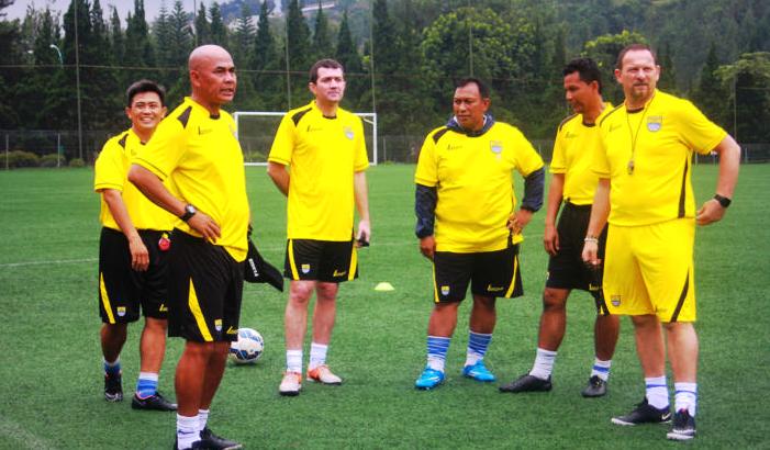 Dejan Akui Persib Berbeda dengan Tim Lain