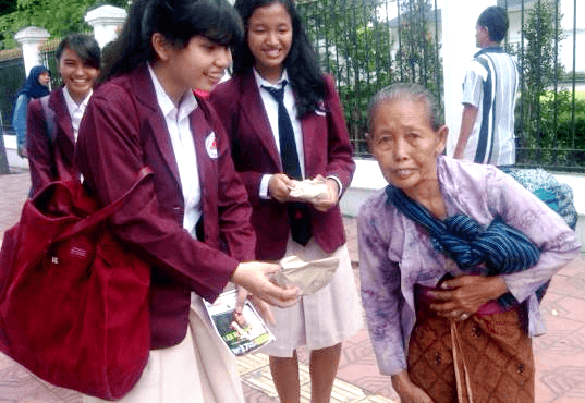 Sungkem, Tradisi Baru Kelulusan di Jogja