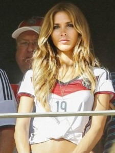 Penyemangat di Pinggir Lapangan