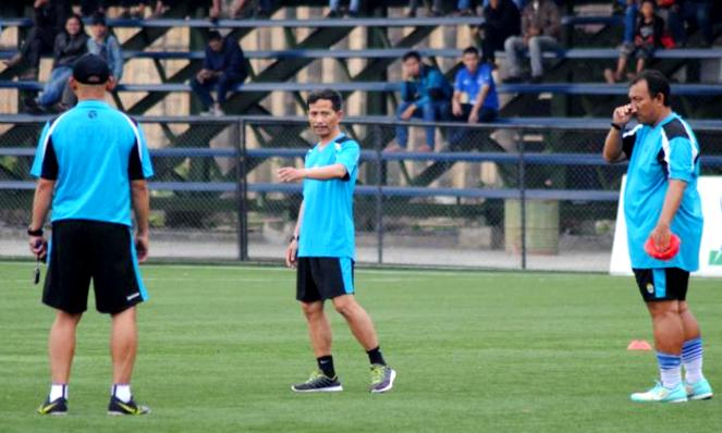 Djadjang NUrdjaman (tengah)  Pelatih Persib Bandung