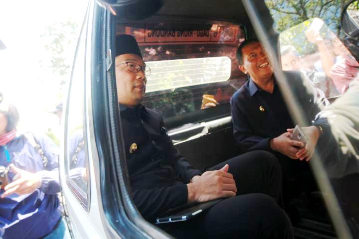 Emil ( Ridwan Kamil ) Luncurkan Jumat Ngangkot