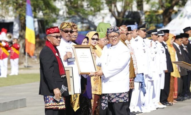 Abubakar Raih Dua Penghargaan