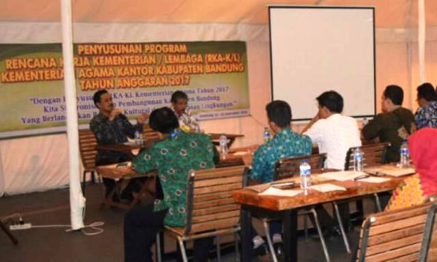 Kemenag Kabupaten Bandung Susun RKAKL 2017 Dalam Tenda