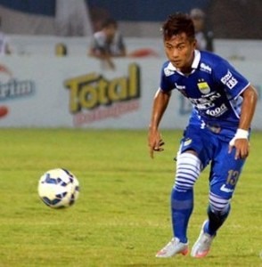 M Agung Merumput di Persela