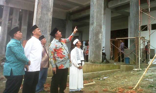 Abubakar Tinjau Pengerjaan Masjid, Pembangunan Akan Ditambah dari APBD
