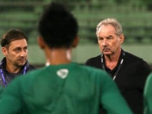 Beradu Curi Perhatian Pelatih Timnas