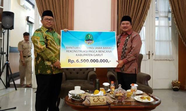 Aher Bantu Bencana Garut Rp 6,5 Miliar