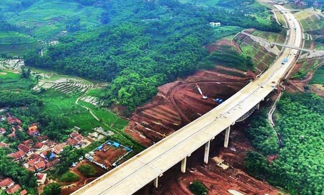 Tol Cigatas Terancam Ditunda