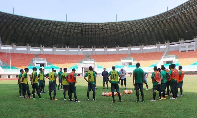 Persiapan Menghadapi Myanmar, Riedl Tes VO2 Max Pemain