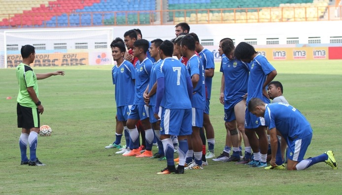 Hari Ini, Coach Djanur Geber Latihan