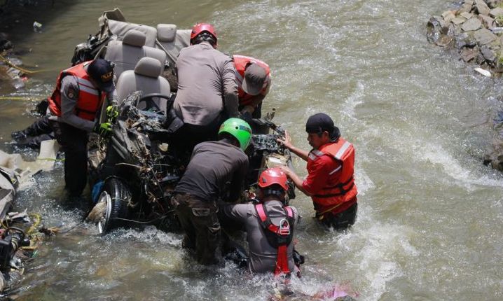 Kerugian Tembus Puluhan Miliar 10 Mobil Hanyut, Enam Jembatan Rusak