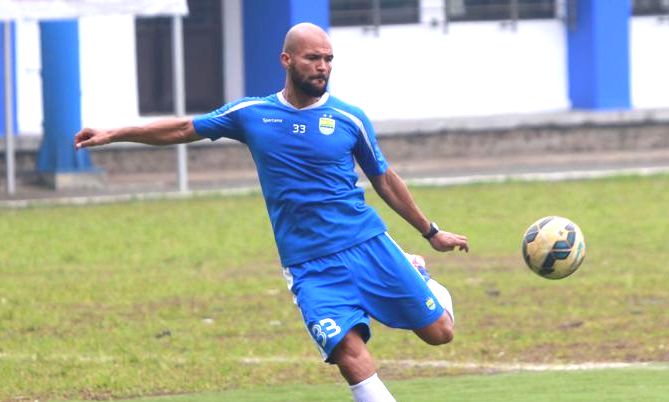 Misi Balas Kekalahan Laga Kandang, Persib Krisis Pemain Belakang