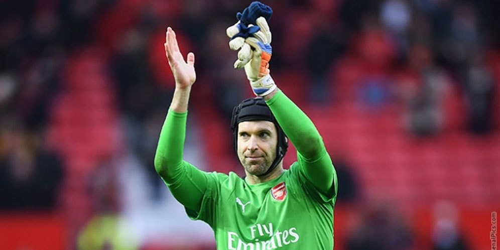 Gerrard Desak Wenger Mainkan Cech di Champions
