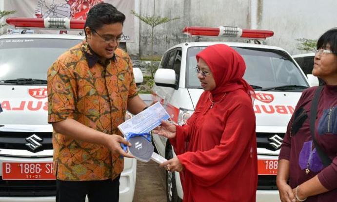 Dede Yusuf Serahkan Empat Ambulance kepada Dinkes Bandung Barat