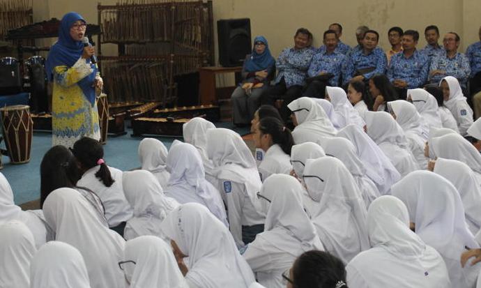 Netty Beri Motivasi Hadapi UNBK