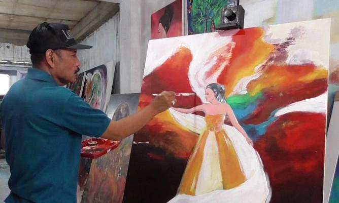 Kolaborasikan Lukisan Abstrak dan Realis