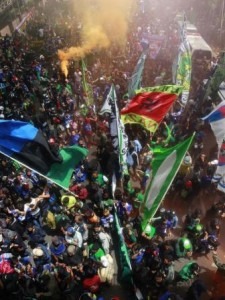 39 Bus Antarkan Bonek Pulang