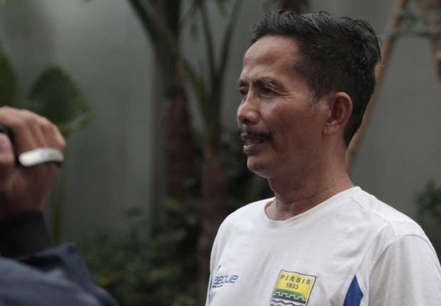 Djanur menyatakan perampingan pemain bertujuan membuat penggawa Persib mendapat menit bermain lebih banyak.