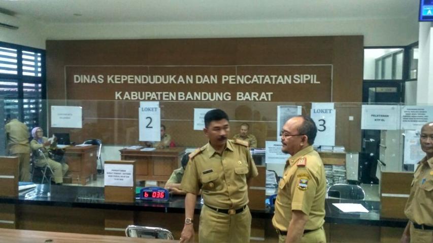 Sejumlah Pegawai Tidak Kenakan Atribut