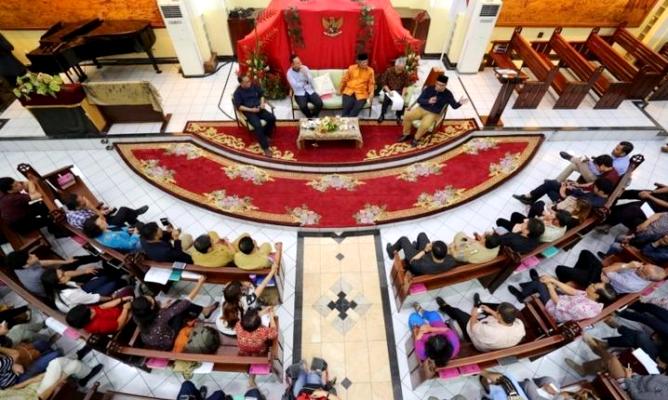 Emil Serukan Kerukunan Beragama