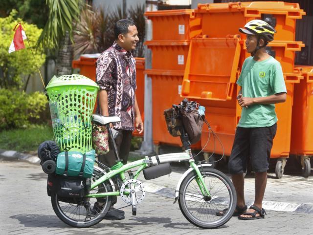 Rahmat Andri Yana, Bersepeda Keliling Indonesia sambil Memungut Sampah di Jalan