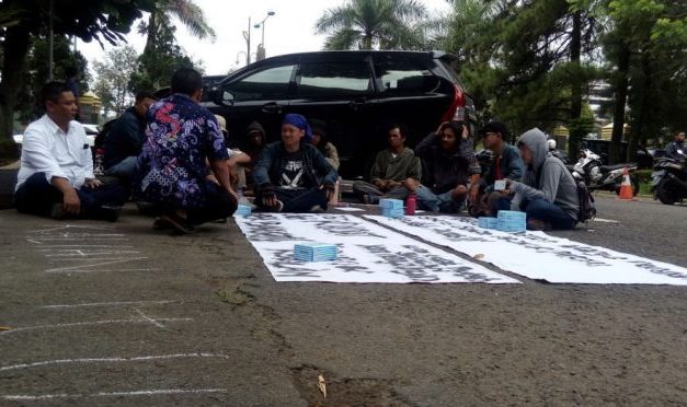 Mahasiswa Tuding Dewan Melempem