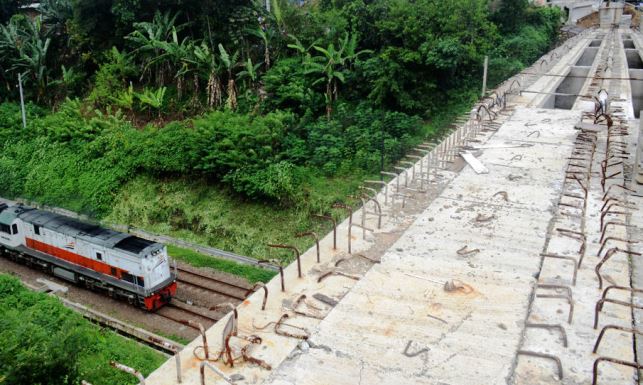 Flyover Padasuka Molor Lagi
