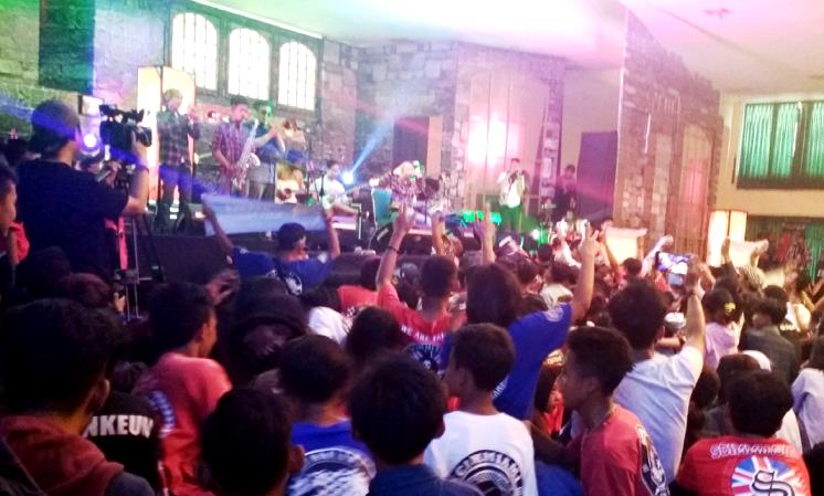 Ajak Penggemar dan Musisi Bersatu