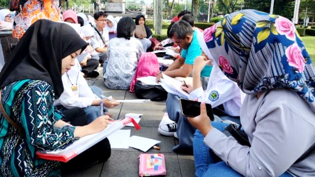 2.335 Orang Nulis Sajak Sunda