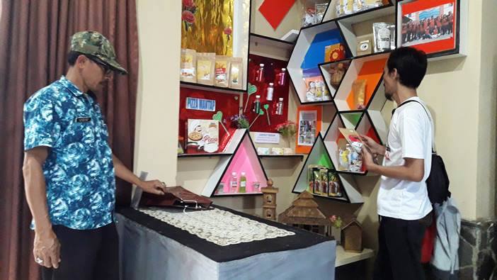 Kembangkan Hasil UMKM Melalui Gerai Cimut