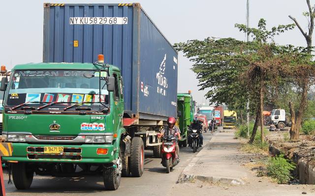 Aturan Belum Jelas, Kendaraan Berat Tak Ditilang