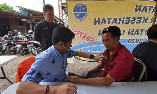 Waduh! Ternyata Sopir Angkot yang Doyan Ngopi pada Kena Wasir