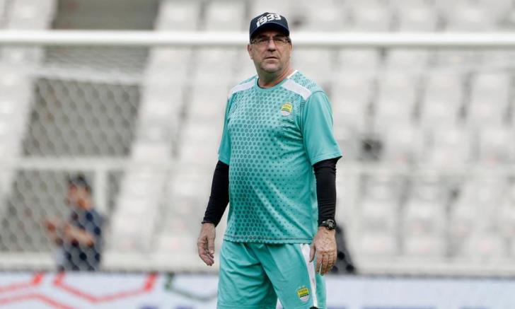 Ingin Pensiun Bersama “Si Pangeran Biru”