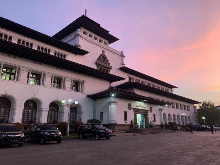 Setelah Satu Abad Gedung Sate Ditutup, Puluhan ASN Terkonfirmasi Positif Covid-19