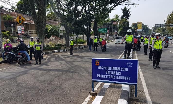 Polisi Gelar Razia Kendaraan Bermotor dan Pengendara Tak Bermasker