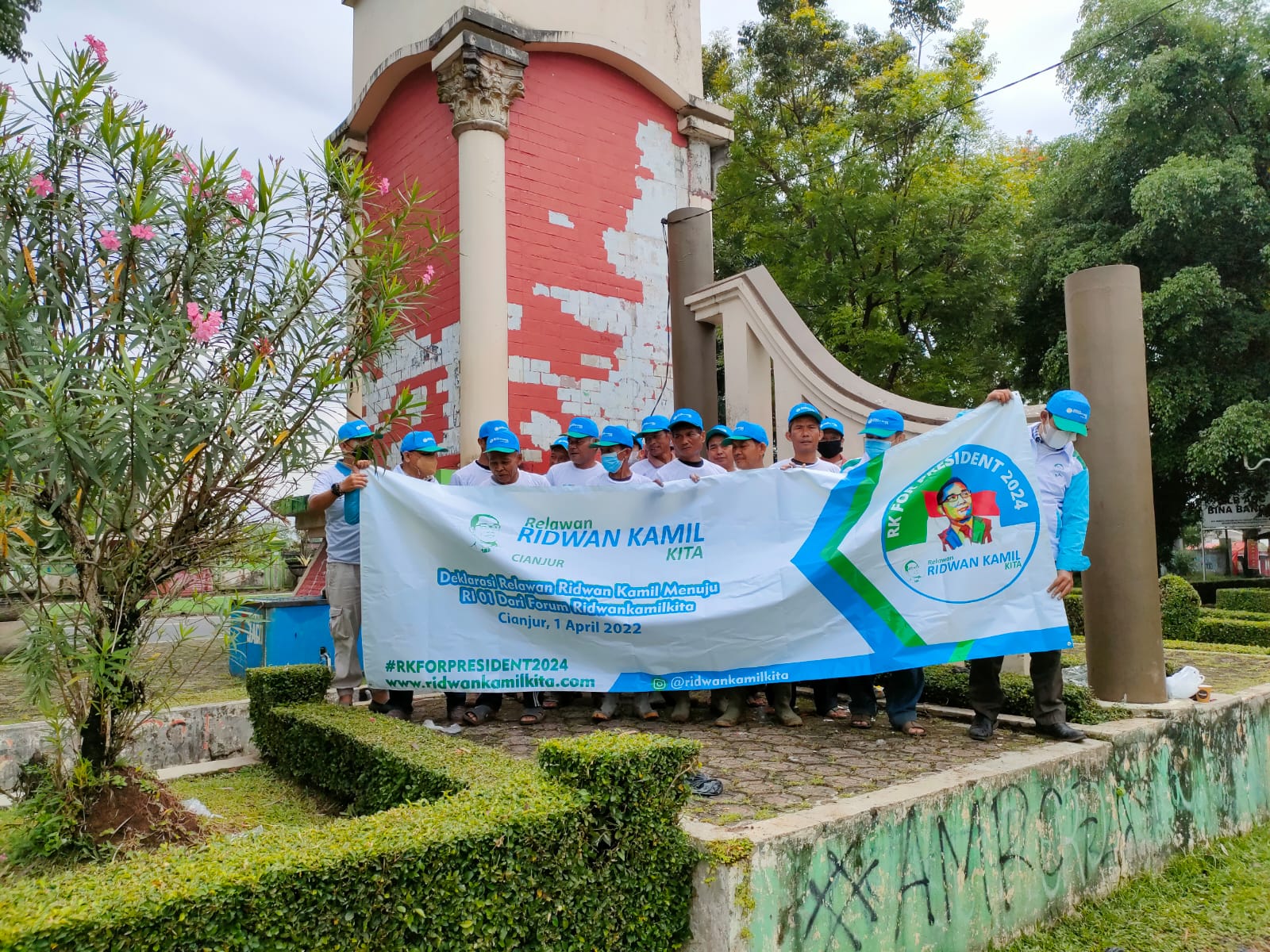 Di Tugu Kecapi Suling, Relawan RidwanKamilKita Wilayah Cianjur Turut Deklarasi Dukung Ridwan Kamil Maju di Pilpres 2024