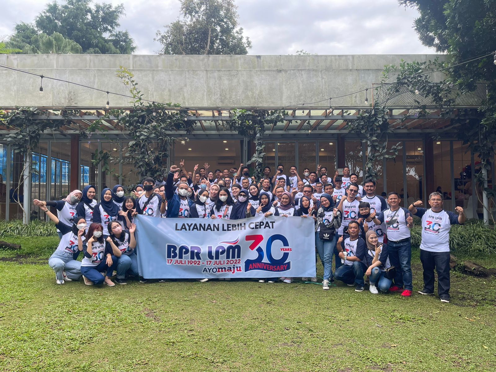 Rayakan HUT ke-30, BPR LPM Berikan Apresiasi Karyawan Yang Berprestasi