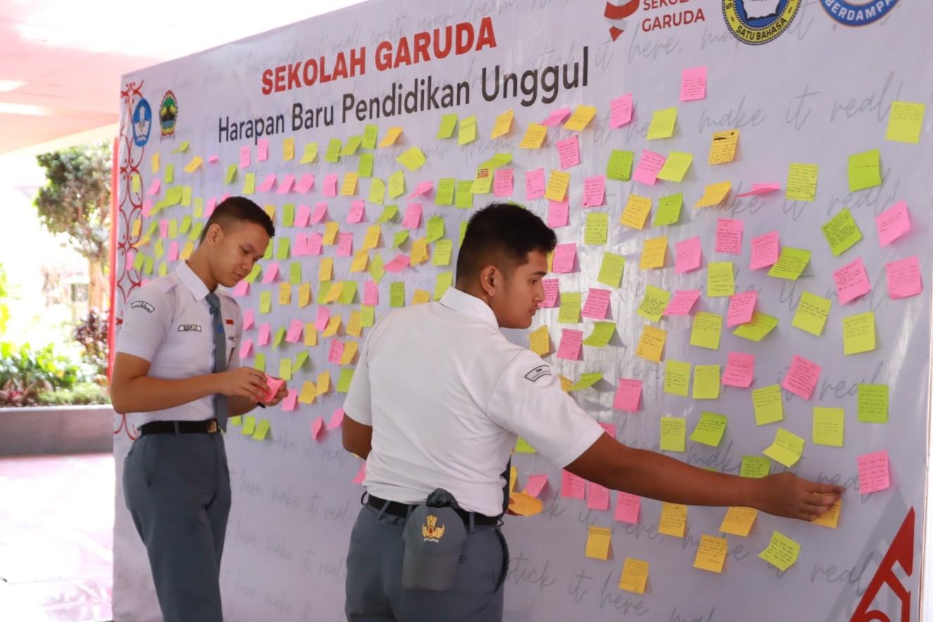 Dokumentasi publikasi SMA Unggul Garuda dari Kemensetneg.