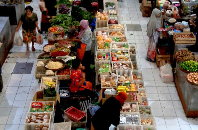 Pasar pangan Indonesia sebagai ilustrasi stabilitas harga menjelang Nataru