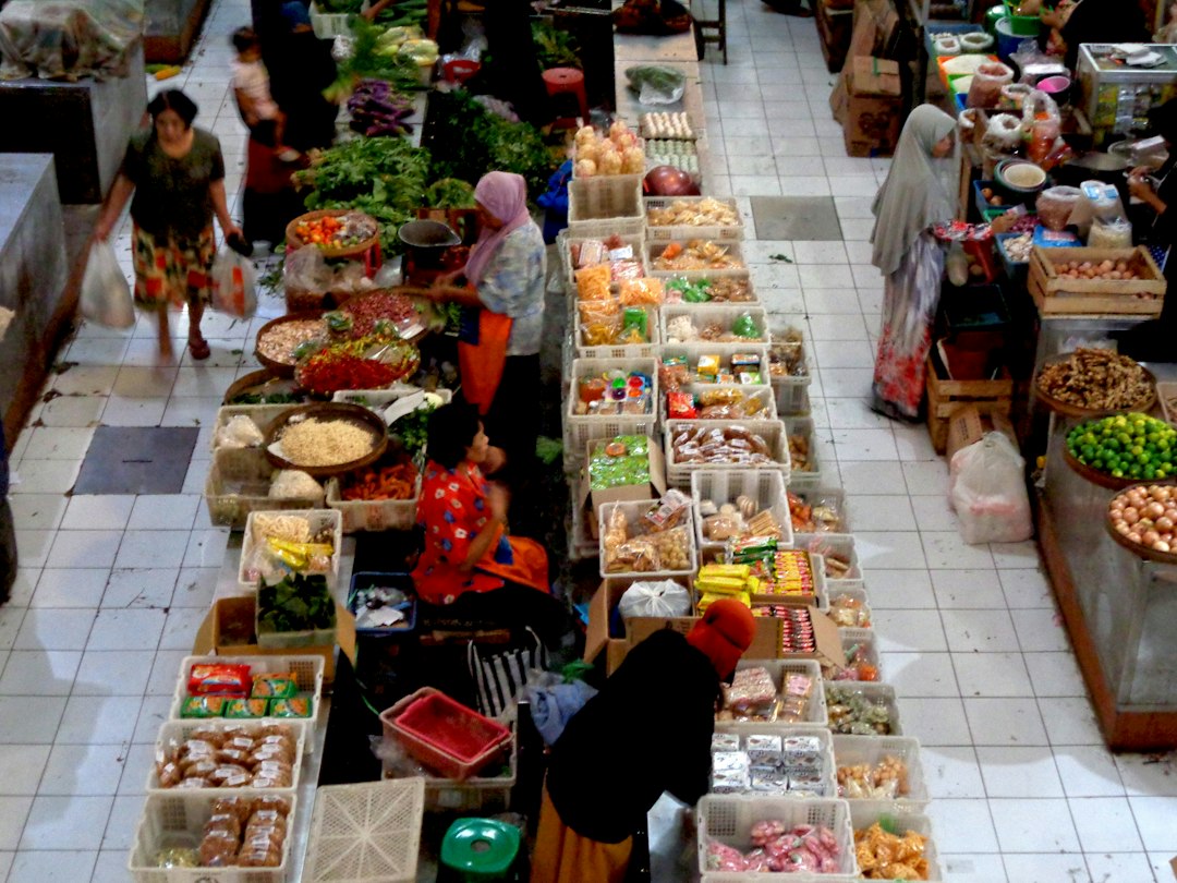 Pasar pangan Indonesia sebagai ilustrasi stabilitas harga menjelang Nataru