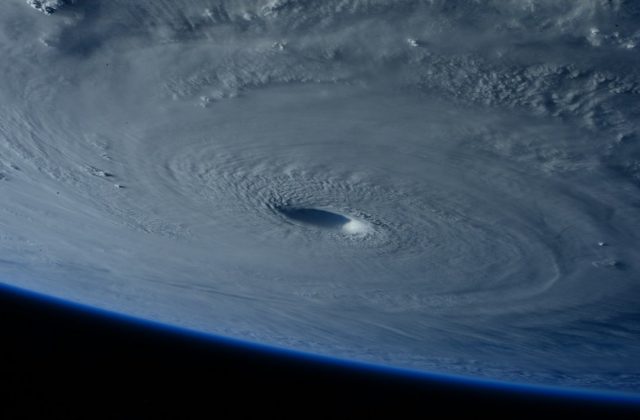Ilustrasi satelit siklon tropis ARNAB