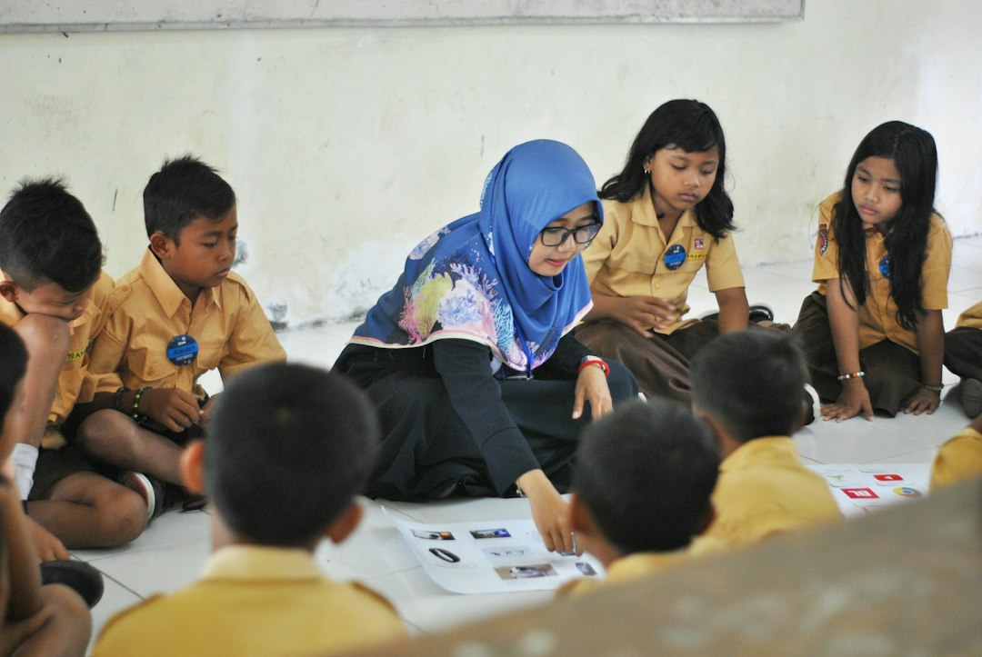 Siswa belajar bersama sebagai ilustrasi Sekolah Rakyat