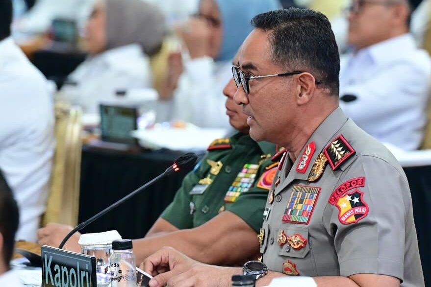 Rapat pemerintah membahas penanganan karhutla berbasis satelit dan penegakan hukum